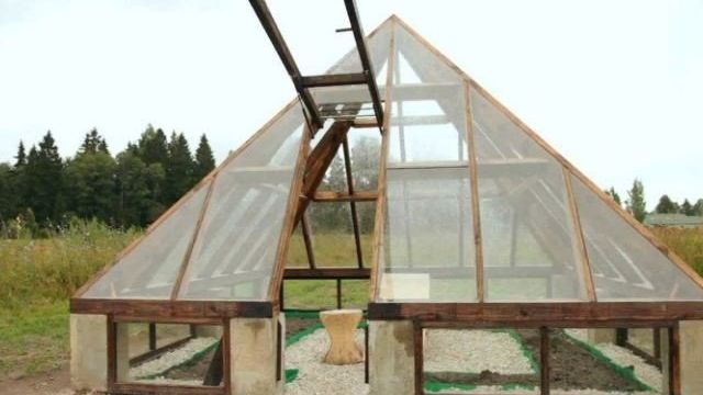 Как построить тепличные пирамиды на огороде своими руками