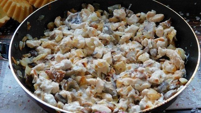 Жульен с курицей и грибами: 7 фото-рецептов популярной закуски