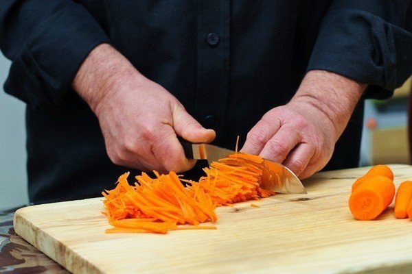 Морковь порезанная соломкой