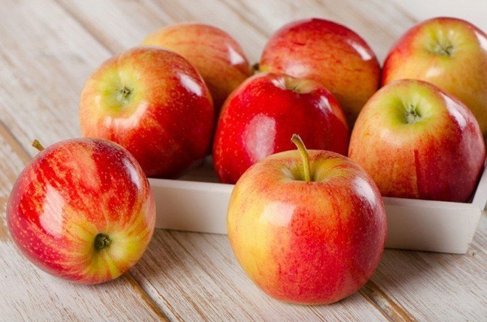 Яблоки самые красивые разные