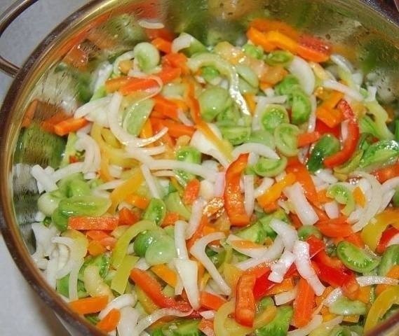 Салат на зиму из зеленых помидоров моркови и лука