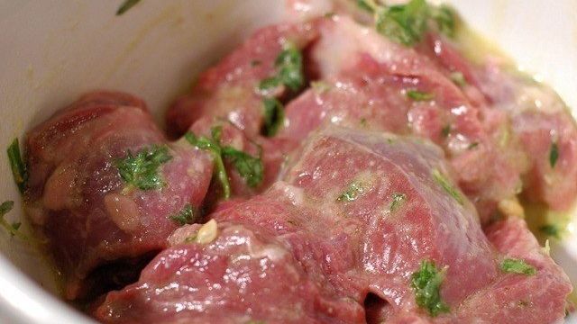 Секреты кавказского шашлыка: 9 рецептов маринада для сочной баранины