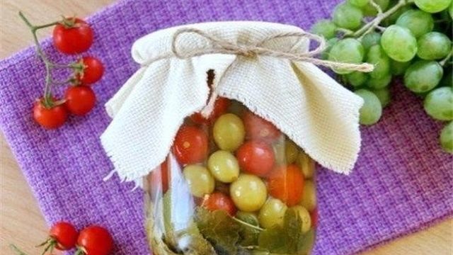 8 рецептов малосольных помидоров Черри быстрого приготовления с чесноком и горьким перцем, правила хранения